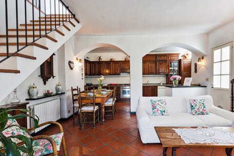 House, Garden View | Living area | 35-inch TV with digital channels, fireplace