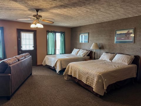 2 Queen Beds