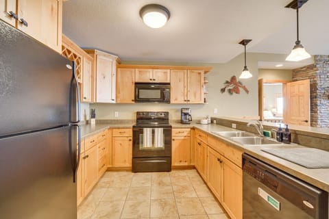 Full Kitchen | Coffee Maker | Dishwasher
