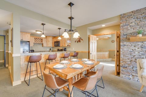 Dining Area | Counter Dining