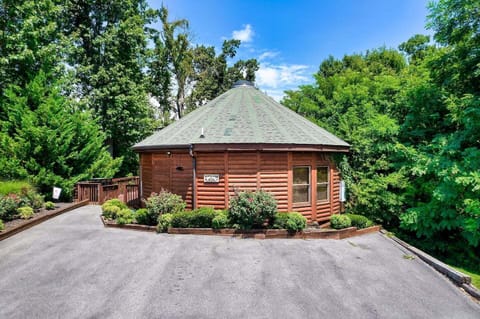 Enjoy yourself with your loved ones at this unique spiral shaped cabin in the lush mountain view landscape!
#Summer