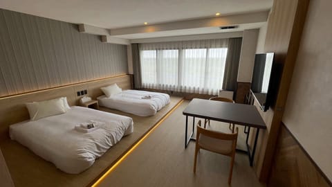 WiFi (free), bed sheets