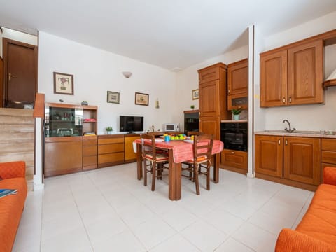 Water, Sky, Plant, Azure, Beach, Coastal And Oceanic Landforms, Natural Landscape, Terrain, Horizon, Lake