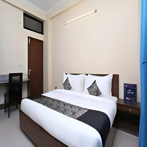 Standard Double Room | Desk, free WiFi