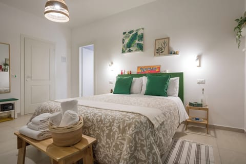 Comfort Triple Room | Down comforters, in-room safe, blackout drapes, iron/ironing board