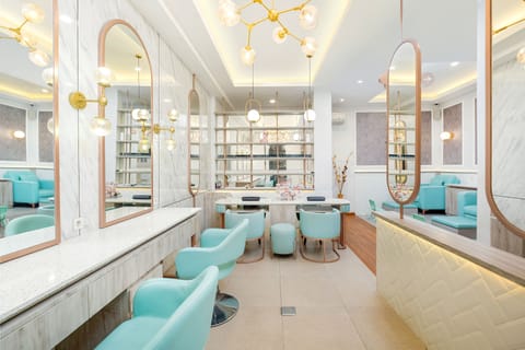 Nail salon