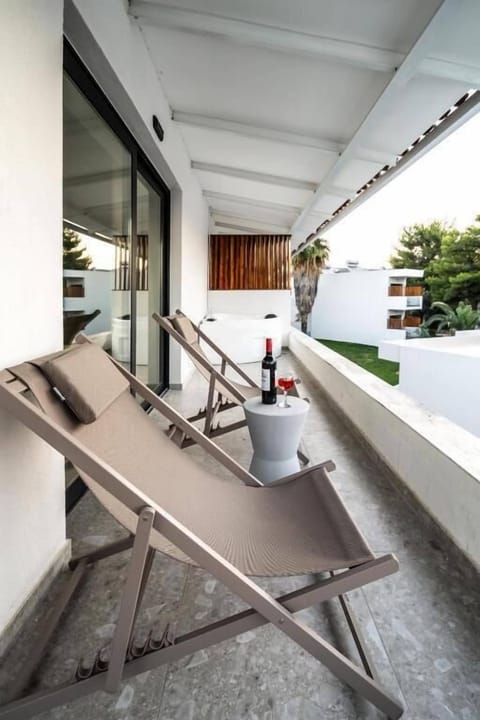 Family Room, Garden View | In-room safe, desk, laptop workspace, blackout drapes