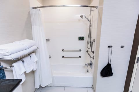 Combined shower/tub, designer toiletries, hair dryer, towels