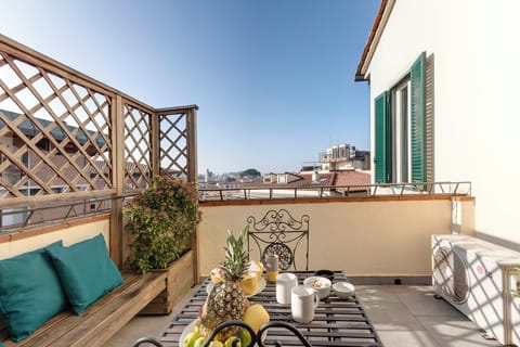 Apartment | Terrace/patio