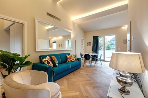 Apartment | Living area | Flat-screen TV