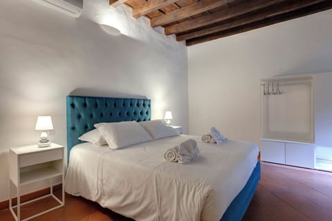 Apartment | 5 bedrooms, laptop workspace, iron/ironing board, free WiFi