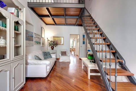 Apartment | Living area | Flat-screen TV