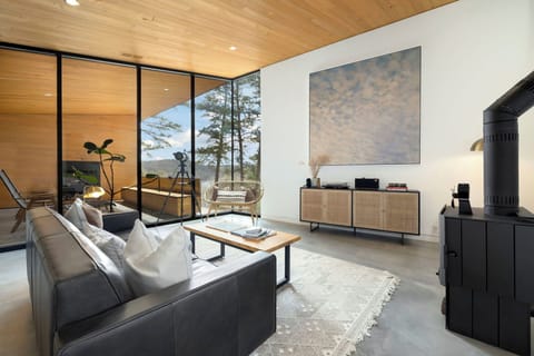 Experience a luxurious and modern nature getaway at Tanglewood Cabin!