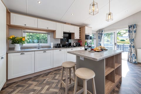 Luxury Chalet, Pets Allowed | Private kitchen | Full-size fridge, microwave, stovetop, electric kettle