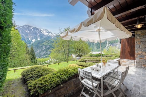 Family Apartment, Multiple Bedrooms (Plan Gorret Wonderful Flat In) | Outdoor dining