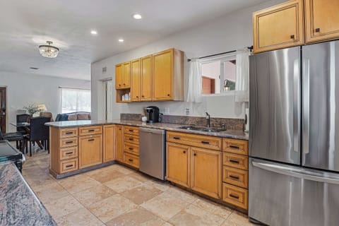 Well stock full Kitchen with everything you need