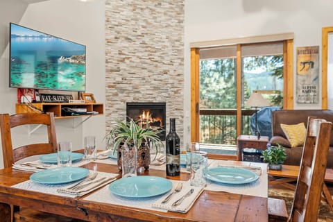 Gold Bend Getaway Dining Table