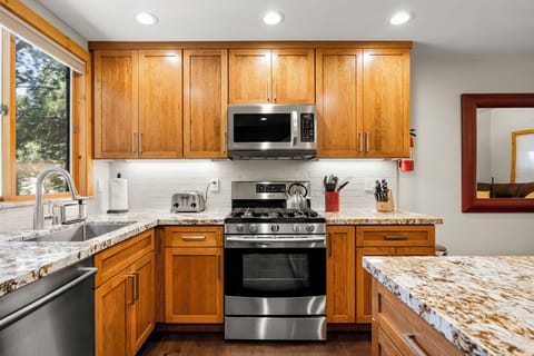 Gold Bend Getaway Kitchen