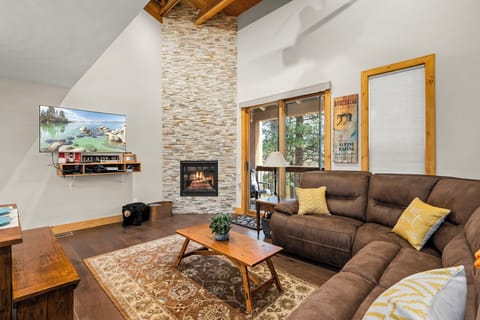 Gold Bend Getaway Living Area
