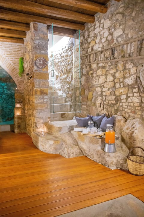 Sauna, hot tub, hot stone massages, deep-tissue massages