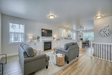 Spacious and bright open-concept living room and kitchen, perfect for family gatherings and entertaining.