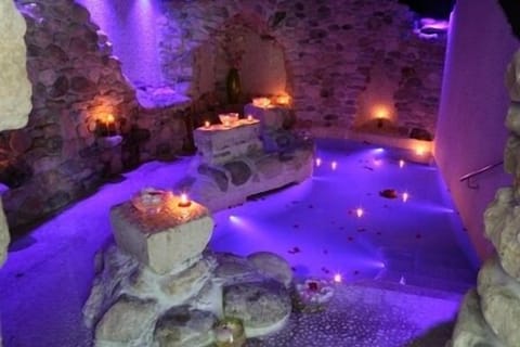 Couples treatment rooms, sauna, hot tub, steam room, Turkish bath