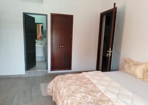 Comfort Double Room | Soundproofing, iron/ironing board, free WiFi
