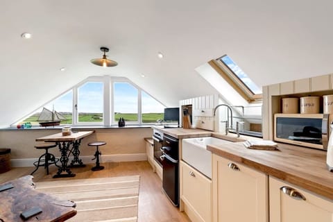 Swn y Môr - 1 Bedroom Cottage - Whitesands (18985)