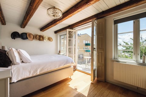 Deluxe Suite, Sea View | Free WiFi, bed sheets