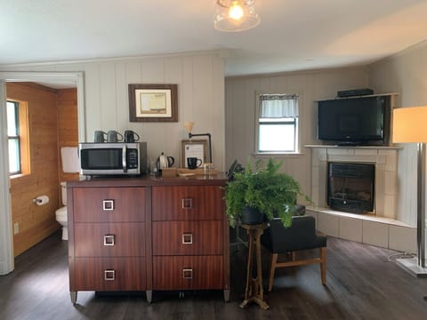 Classic Cabin, 2 Queen Beds, Non Smoking, Microwave | 1 bedroom, free WiFi