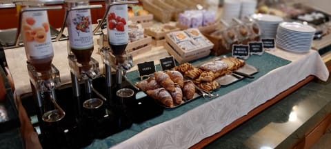 Free daily continental breakfast