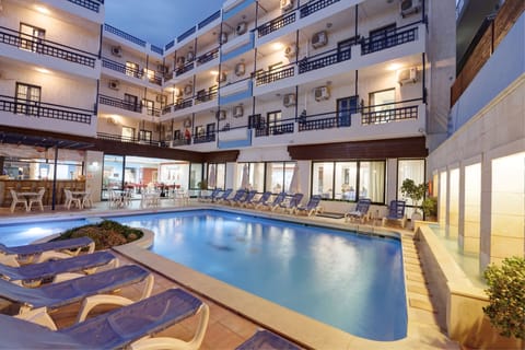 Seasonal outdoor pool, sun loungers
