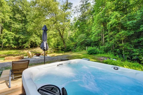 "The Cabin at Dukes Creek" | 4BR | 2BA | Hot Tub | 1,730 Sq Ft