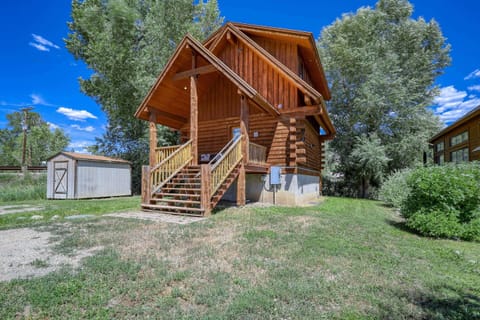 Cozy cabin on the river!