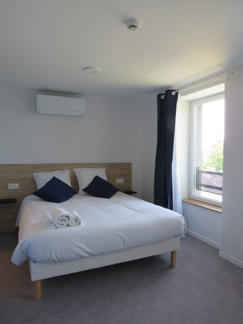 Double Room | Blackout drapes, soundproofing, iron/ironing board, free WiFi