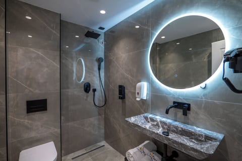 Deluxe Quadruple Room, Sea View | Bathroom | Hair dryer, slippers, towels, soap