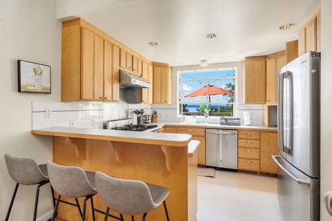 Chic and compact, our modern kitchen is perfectly equipped for your culinary adventures with a stunning backdrop.