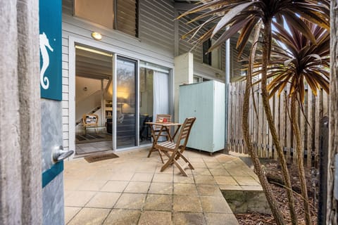 Entry to Oceanic Apartment