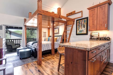 Prospector Lodge 627: Studio with King bed and King loft bed
