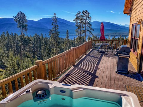 Cabin, 4 Bedrooms | Property grounds