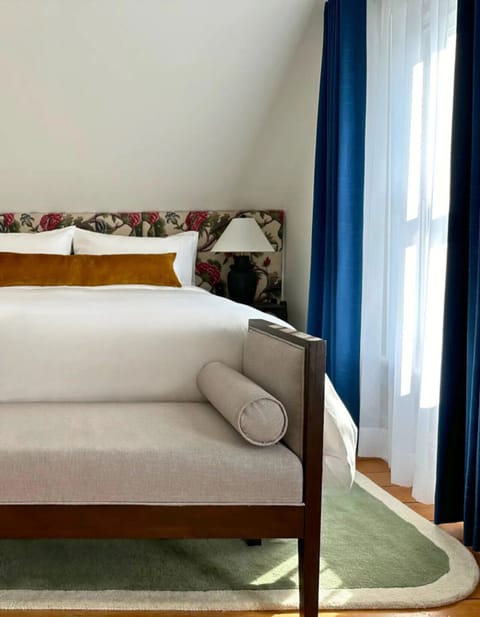 `The Poet`s Suite` at the Hotel Karydia Guesthouse, steps from Picton Main Street