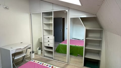 Classic Room | Desk, free WiFi