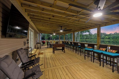 Back Porch Lake View East