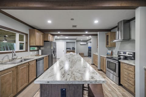 Kitchen Island Seats 6 East View