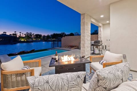 Outdoor Lounge: Toast marshmallows by the fire pit while enjoying stunning lake views!