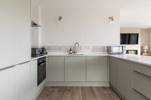 Binion kitchen @Ballyliffin Beach Houses