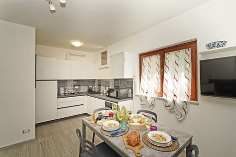 Apartment, Balcony, Garden View | Private kitchen | Fridge, microwave, oven, stovetop