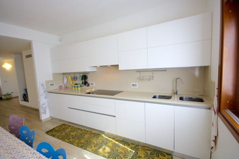 House | Private kitchenette | Highchair, cookware/dishes/utensils