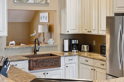 Sleek & modern stainless steel appliances