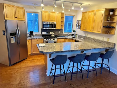 Full kitchen
